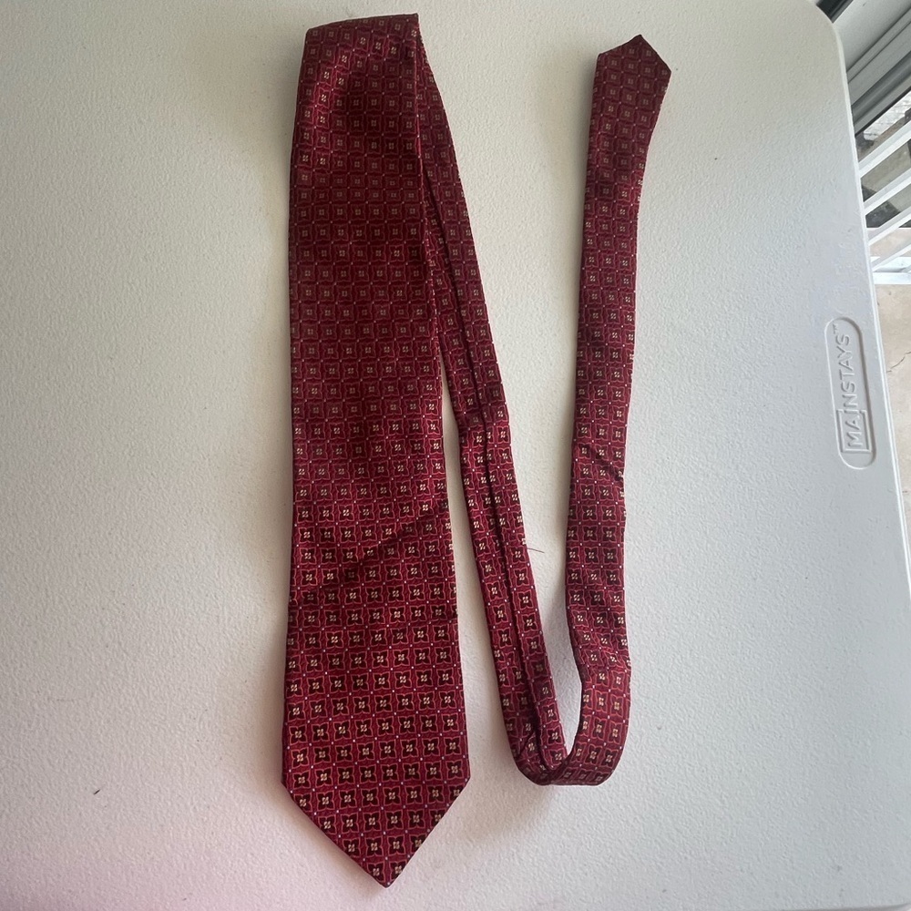 Hart Schaffner Marx imported silk red tie